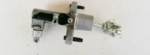 Honda CR-V Clutch master cylinder