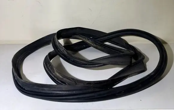 Audi A3 S3 8V Loading door rubber seal (on body) 8V3827705