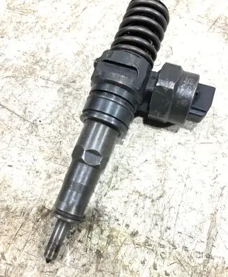 Audi A4 S4 B5 8D Fuel injector 038130073F 045130079X 038130073L