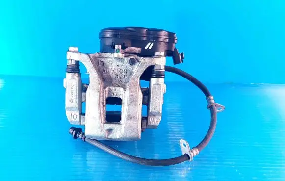 Toyota Sienna XL40 IV Rear brake caliper 28300729 ADVICS 2H23