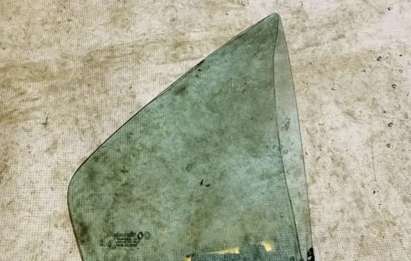 Renault 19 Rear vent window glass 