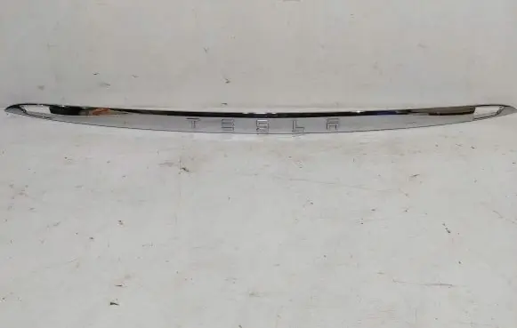 Tesla Model S Tailgate trim 102577600A