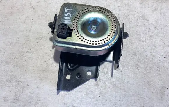 Ford Mustang VI Horn signal GR3T19N217AD 67220666 16A000501