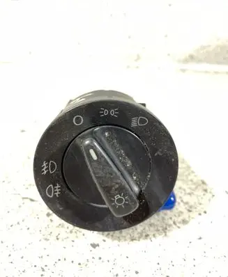 Volkswagen Golf IV Light switch 1C0941531A
