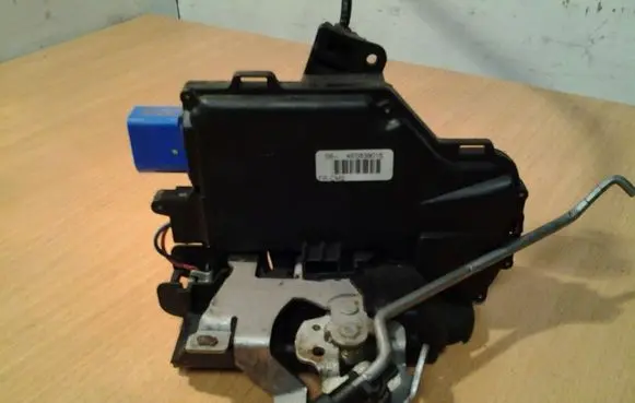 Audi A8 S8 D3 4E Rear door lock 4E0839015