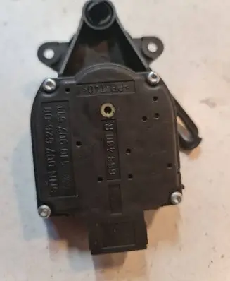 Audi A4 S4 B5 8D Air flap motor/actuator 6NN00762600 1J0907511 653400R