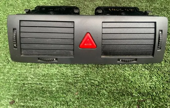 Skoda Fabia Mk1 (6Y) Dash center air vent grill 6Y0820951
