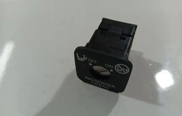 Passenger airbag on/off switch