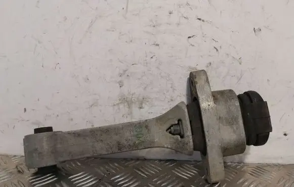 Hyundai Santa Fe Engine mount bracket