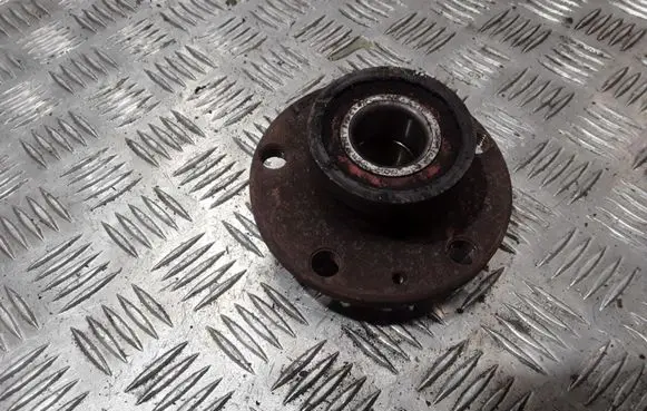 Volkswagen Polo Rear wheel hub