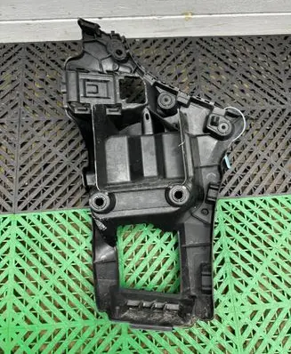 BMW 1 F40 Rear bumper mounting bracket 7461400