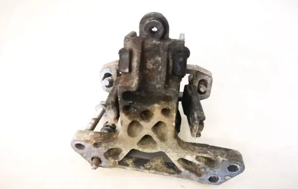 Citroen C5 Engine mount bracket