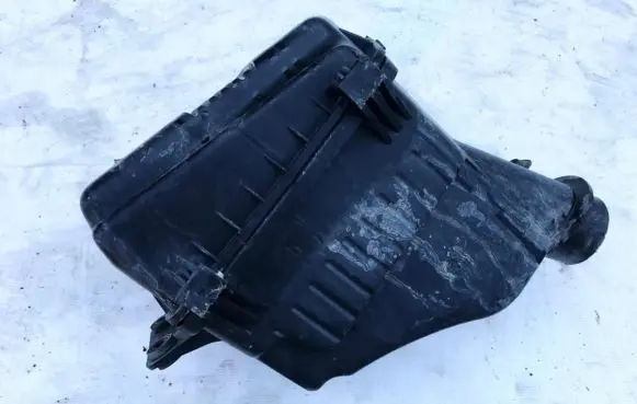Chevrolet Tacuma Air filter box
