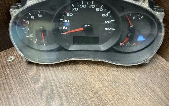 Speedometer (instrument cluster)