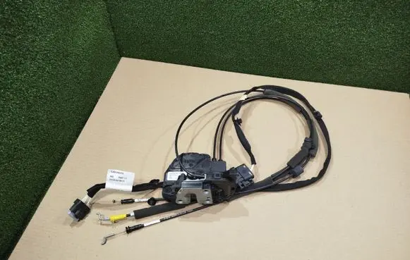 Renault Trafic III (X82) Sliding door lock 40727211 4774721200 825027817R