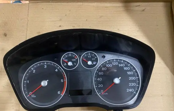 Ford Focus Speedometer (instrument cluster) 7M5T10849 013F3E71