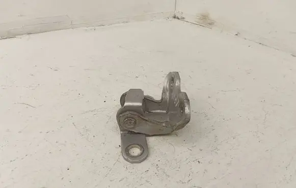 Toyota Prius (XW30) Rear door upper hinge