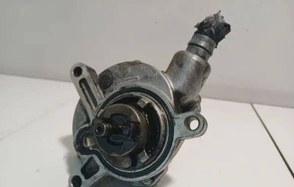Volvo XC90 Vacuum pump 30731825