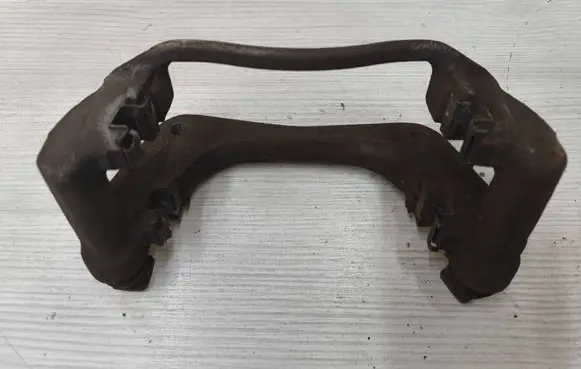 Toyota C-HR I Front brake caliper L67037AB