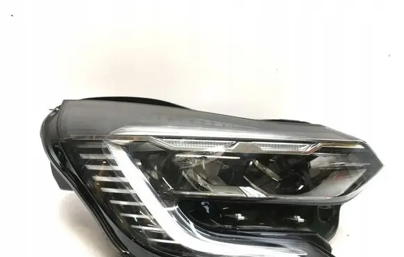 Renault Captur II Headlights/headlamps set 260108850R