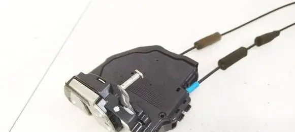 Toyota Avensis T270 Rear door lock