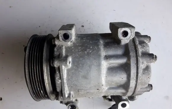 Volvo V50 Air conditioning (A/C) compressor (pump) SD7V16