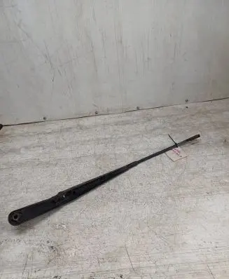 Opel Zafira A Front wiper blade arm 90582558