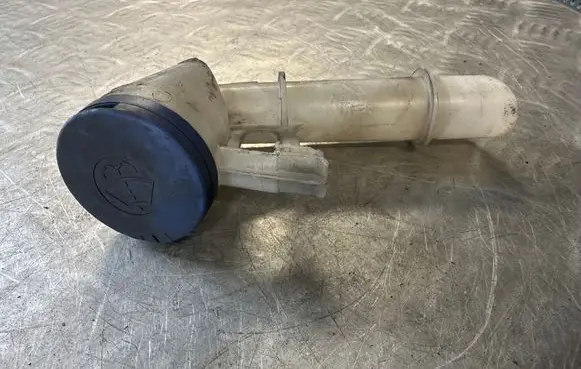 Citroen C4 II Picasso Window washer liquid tank fill tube 9676606580