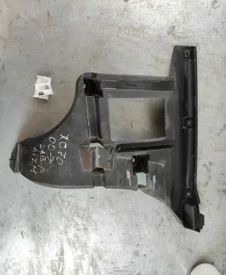Volvo XC70 Front bumper mounting bracket 8648150