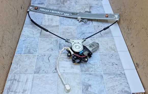 Mazda Premacy Front door window regulator with motor 8620400024 CM010440G