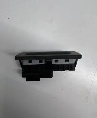 Peugeot 3008 I Tailgate opening switch 95835T02