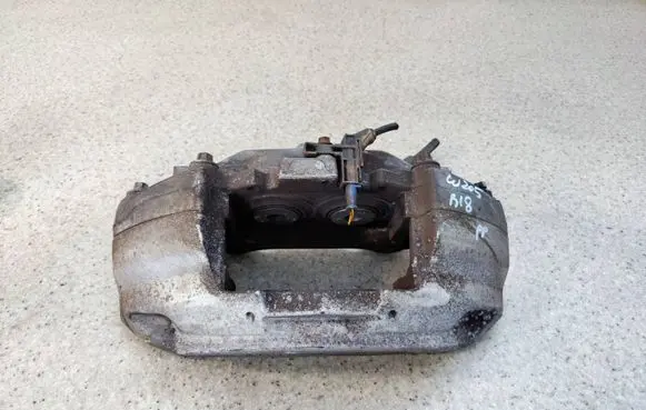 Mercedes-Benz C W205 Front brake caliper 30787R