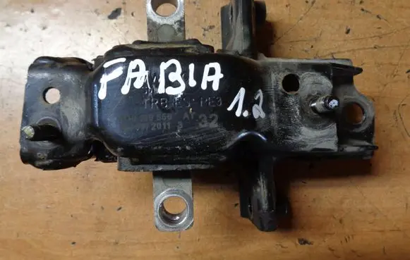 Skoda Fabia Mk2 (5J) Engine mount bracket 6Q0199555