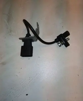 BMW 5 E60 E61 Camshaft position sensor 0281002477