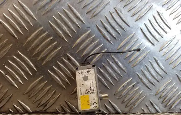 Volkswagen Touareg I Aerial antenna amplifier 7L6035577