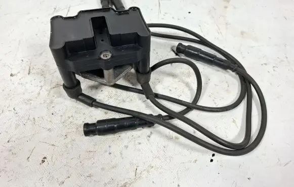 Volkswagen PASSAT B5 High voltage ignition coil 06B905106A