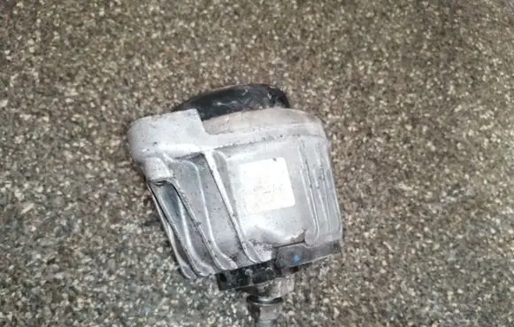 BMW 1 E81 E87 Engine mount bracket