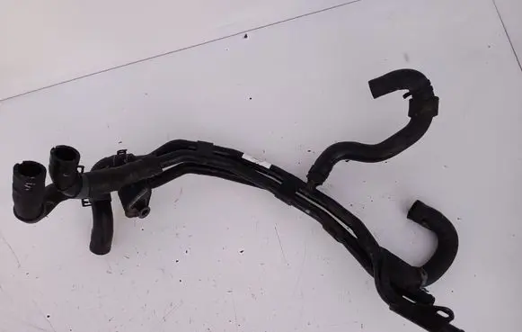 Engine coolant pipe/hose