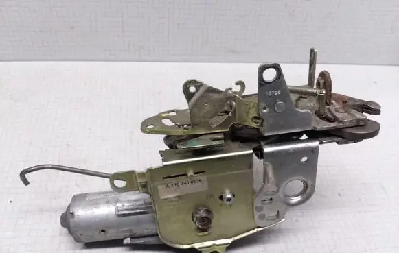 Mercedes-Benz E W210 Tailgate/trunk/boot lock/catch/latch 0390201678 A2107400536