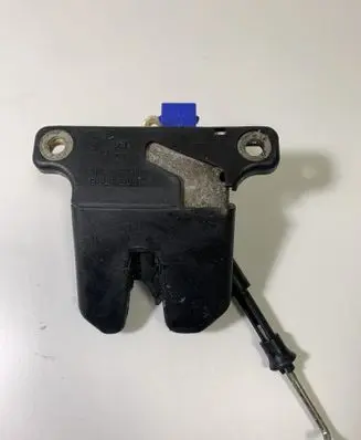 Audi A6 S6 C5 4B Tailgate/trunk/boot lock/catch/latch 4B5827505