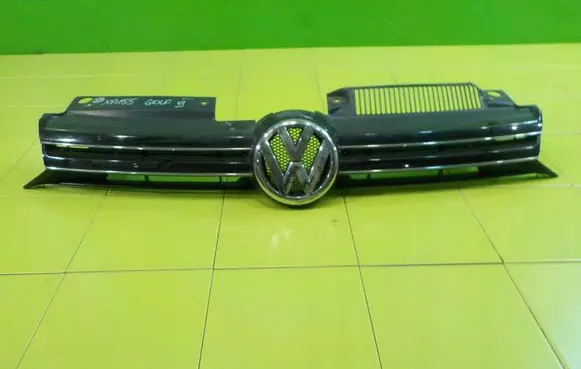 Volkswagen Golf VI Front bumper upper radiator grill 5K0853653
