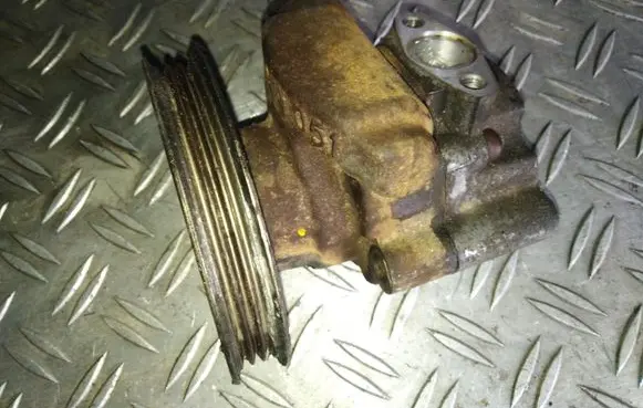 Rover 45 Power steering pump QVB100690