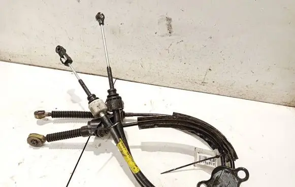 Renault Megane III Gear shift cable linkage 9612742m