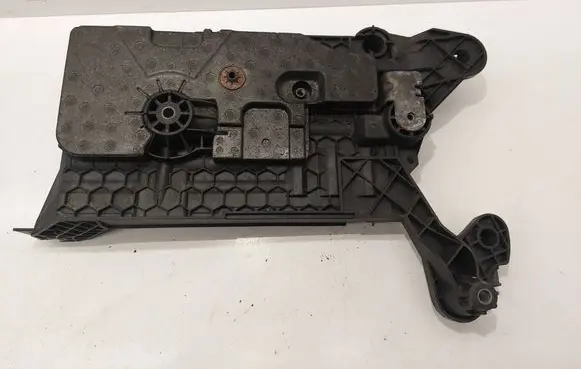 Volkswagen PASSAT B8 Battery tray 5Q0915321J 5Q0915331K