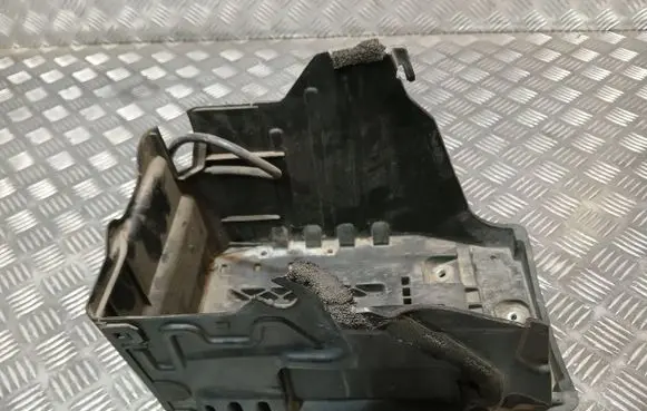 Battery box tray
