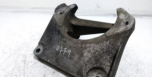 BMW 5 E60 E61 Engine mounting bracket 6761117 22116761117