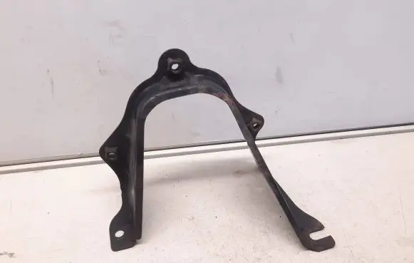 Nissan Murano Z50 Engine mounting bracket