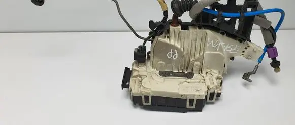 Mercedes-Benz A W176 Front door lock A1667200435