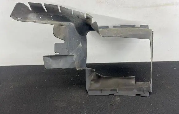 Audi Q7 4L Intercooler air channel guide 4L0117336B