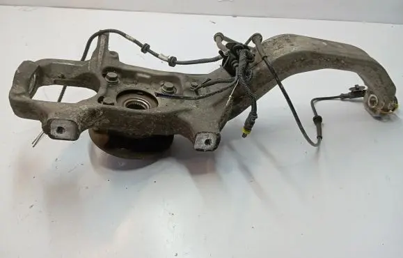 Maserati Levante Front wheel hub 670106873